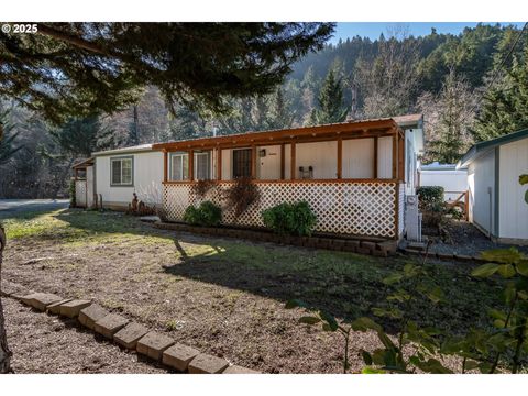 A home in Canyonville