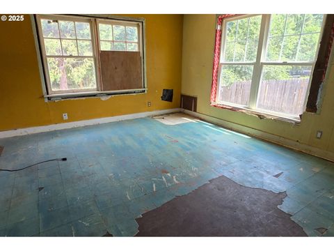Tiny photo for 49626 High Prairie Loop, Oakridge, OR 97463 (MLS # 360069309)