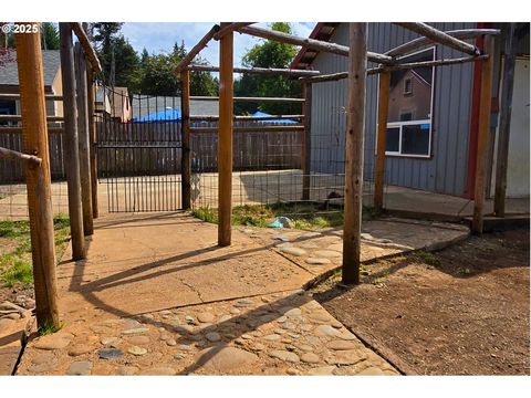 Tiny photo for 49626 High Prairie Loop, Oakridge, OR 97463 (MLS # 360069309)