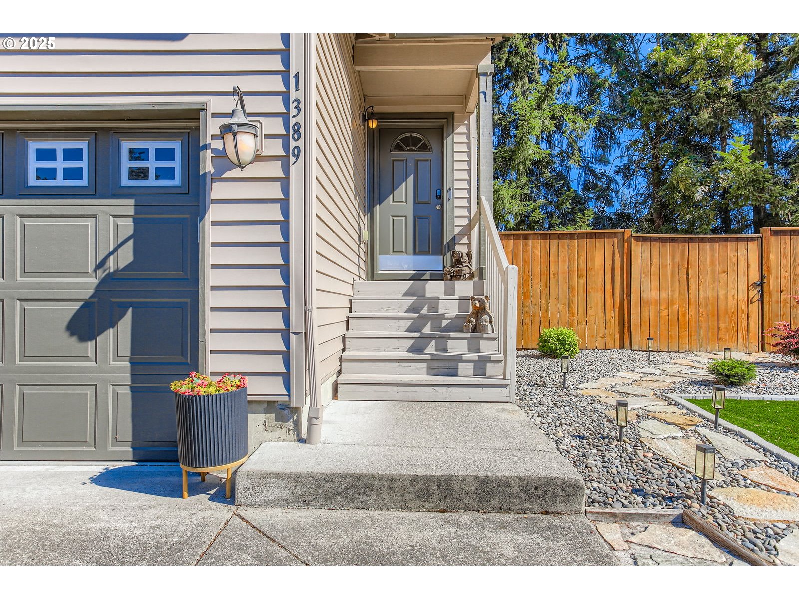 1389 N 24TH CT