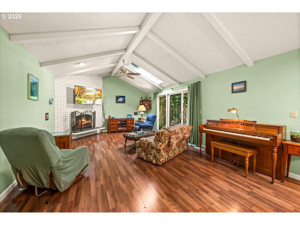4238 WOODSIDE CIR