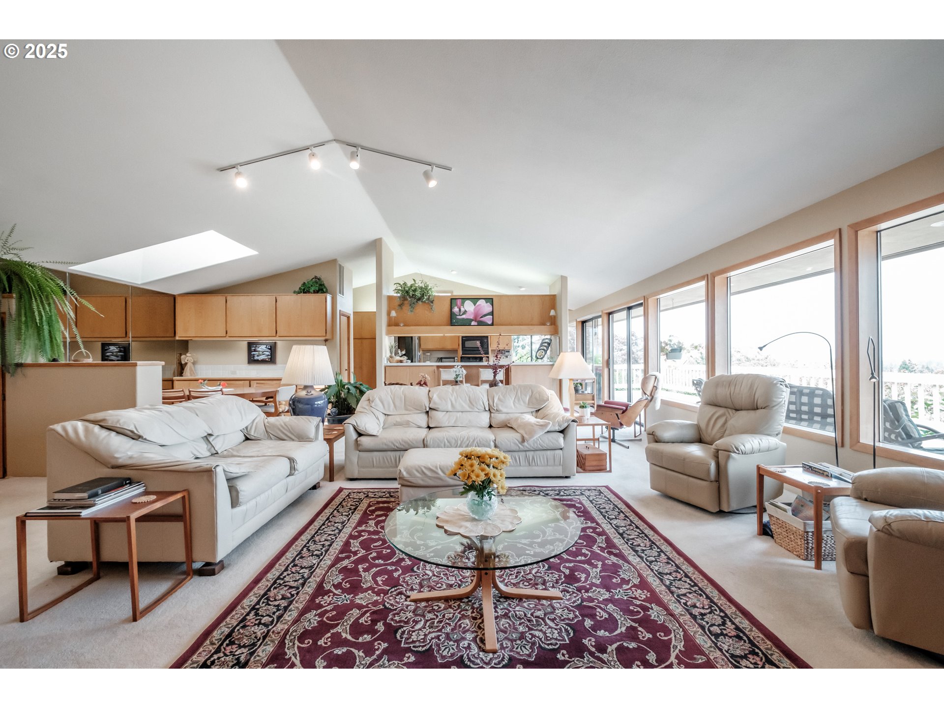 Salem, Oregon 97306, United States, 4 Bedrooms Bedrooms, ,4 BathroomsBathrooms,Residential,Active,48462