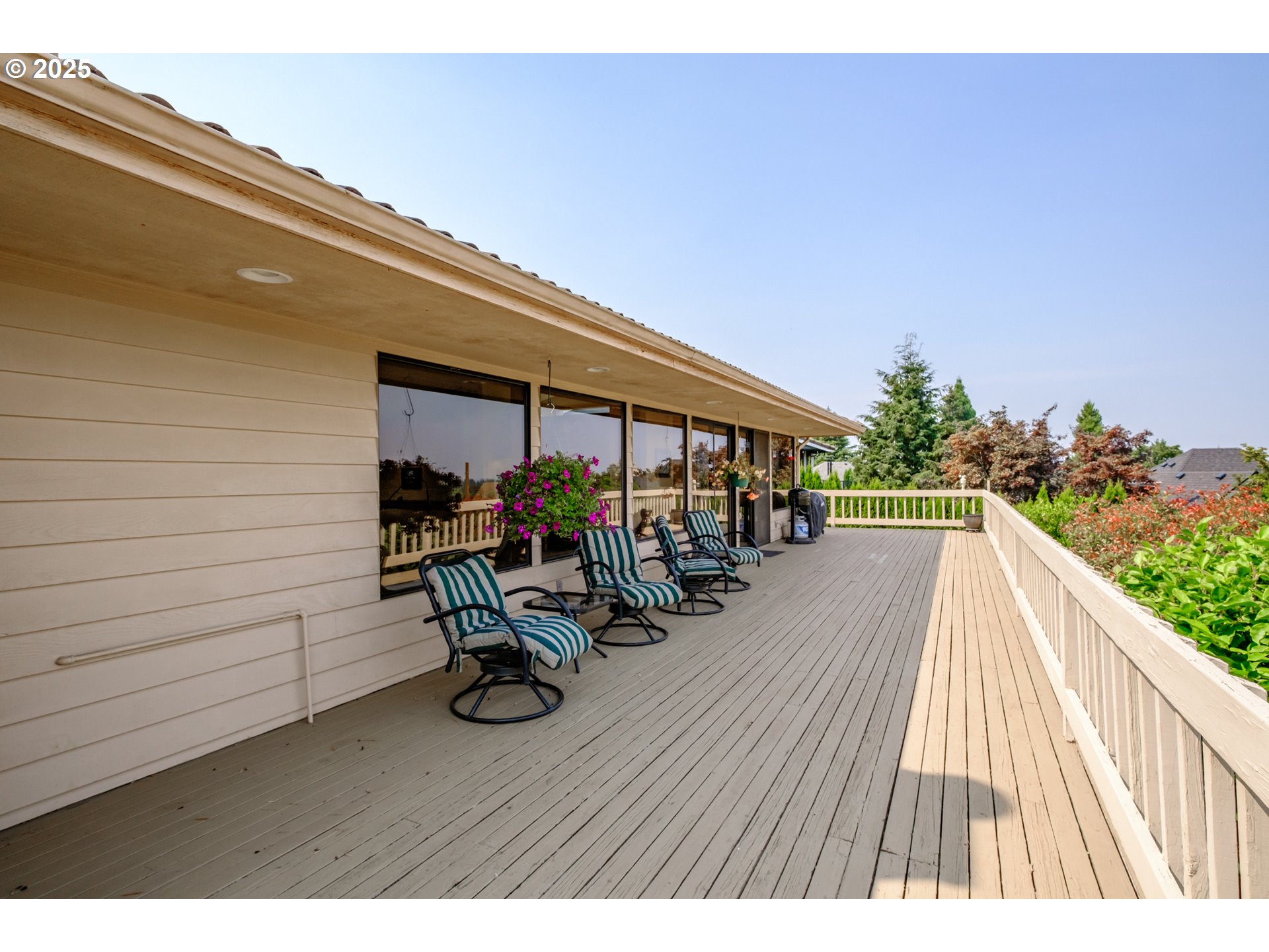 Salem, Oregon 97306, United States, 4 Bedrooms Bedrooms, ,4 BathroomsBathrooms,Residential,Active,48462