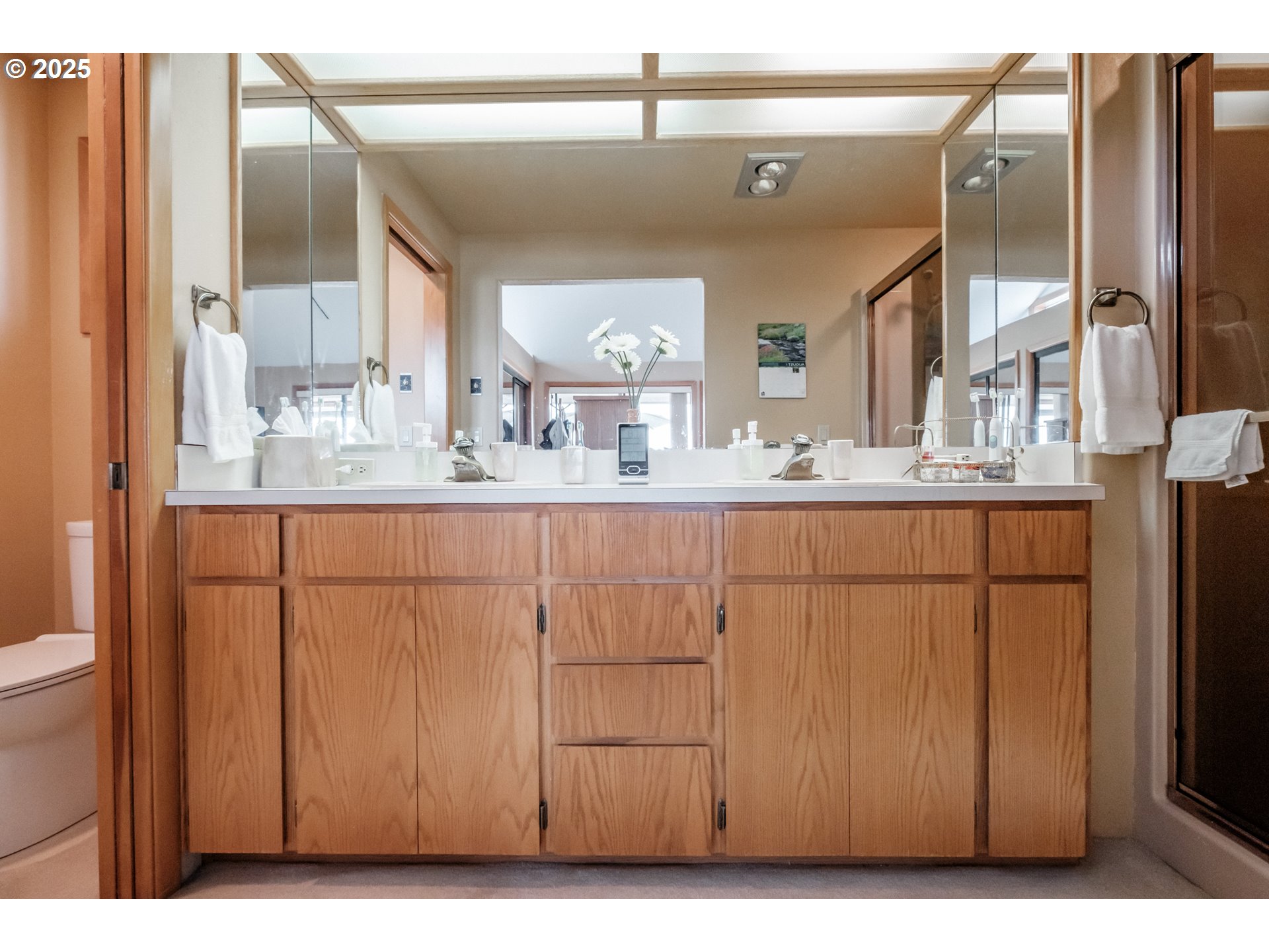 Salem, Oregon 97306, United States, 4 Bedrooms Bedrooms, ,4 BathroomsBathrooms,Residential,Active,48462