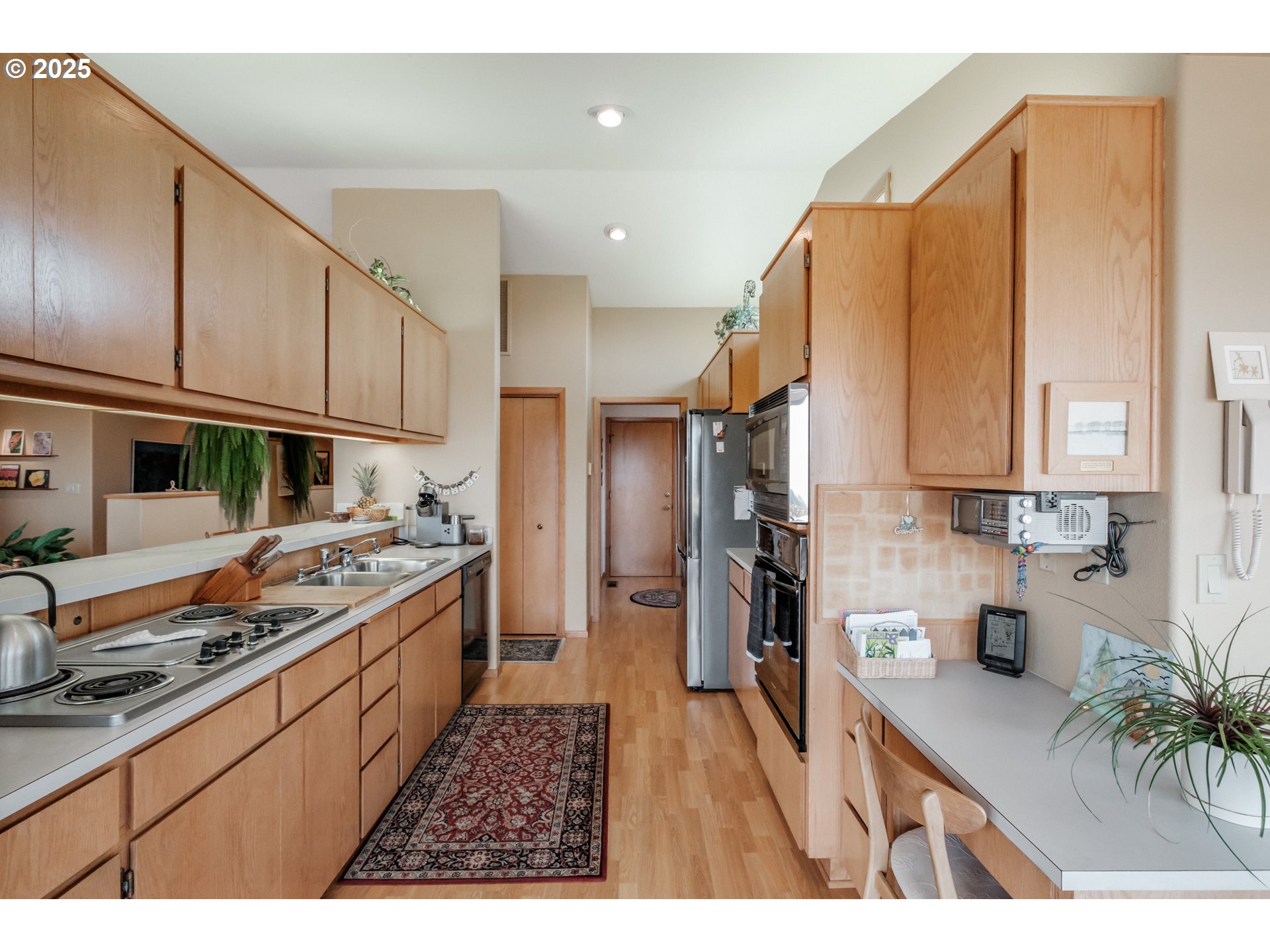 Salem, Oregon 97306, United States, 4 Bedrooms Bedrooms, ,4 BathroomsBathrooms,Residential,Active,48462