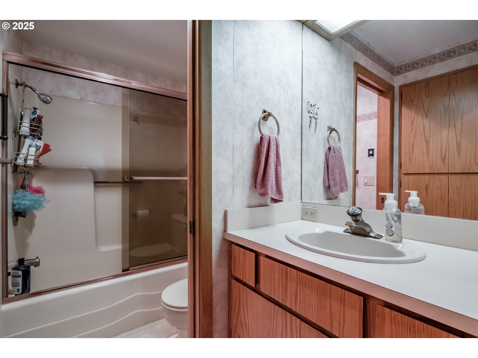 Salem, Oregon 97306, United States, 4 Bedrooms Bedrooms, ,4 BathroomsBathrooms,Residential,Active,48462