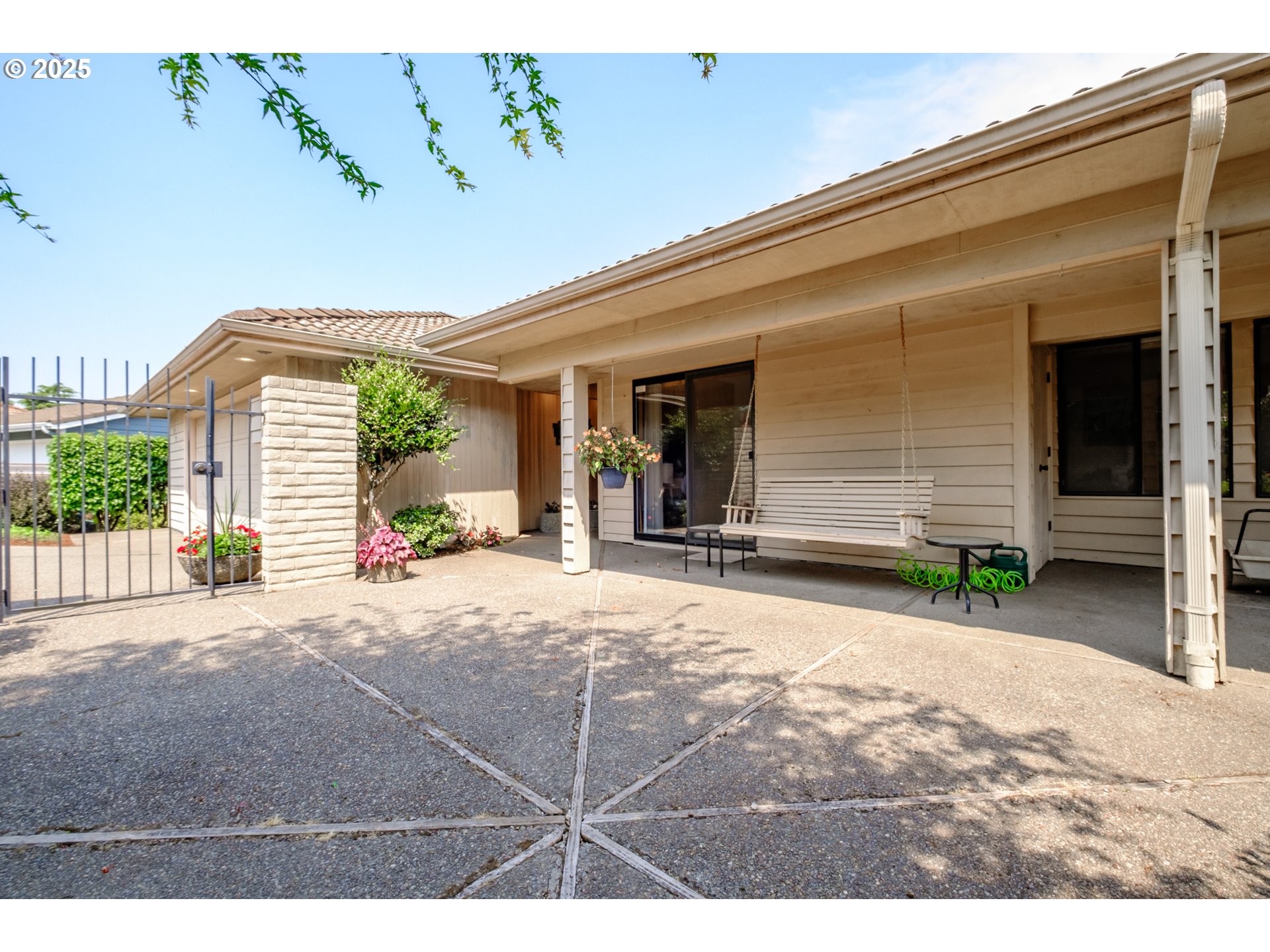 Salem, Oregon 97306, United States, 4 Bedrooms Bedrooms, ,4 BathroomsBathrooms,Residential,Active,48462