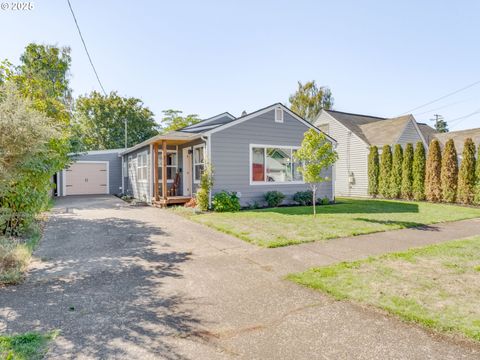 Photo of 834 SE Shady St, McMinnville, OR 97128 (MLS # 312920737)