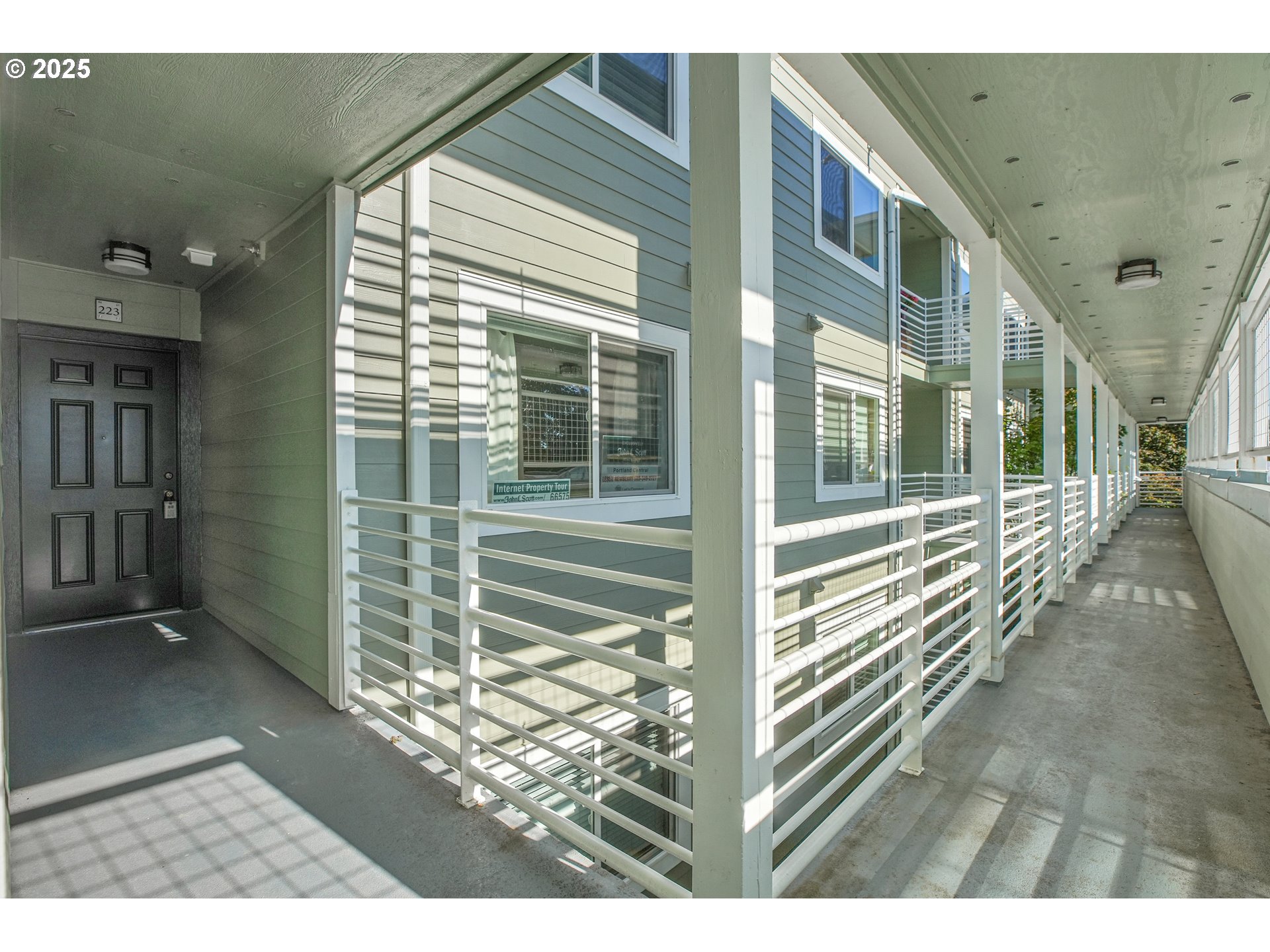 223 N HAYDEN BAY DR