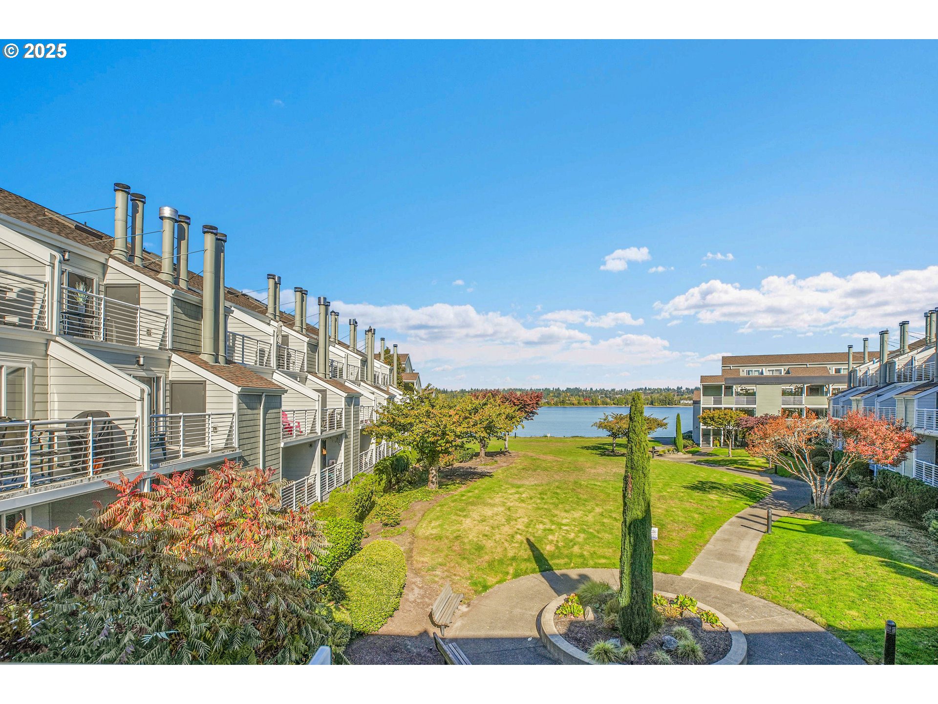 223 N HAYDEN BAY DR