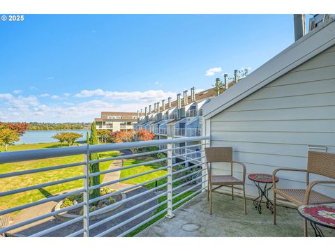 223 N HAYDEN BAY DR Portland OR 97217