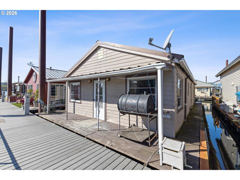 1833 N Jantzen AVE Portland OR 97217