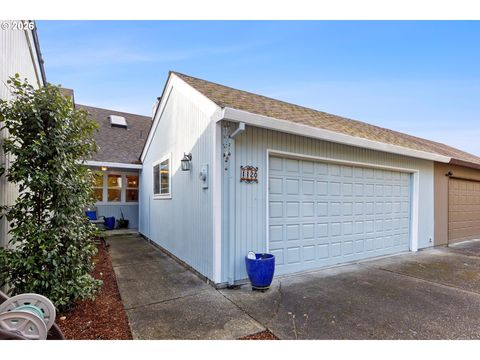Photo of 1120 NW Shadywood St, McMinnville, OR 97128 (MLS # 133127064)
