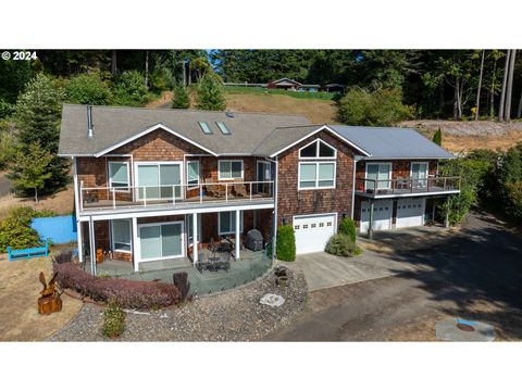 93860/93862 MCCLURG LN North Bend OR 97459