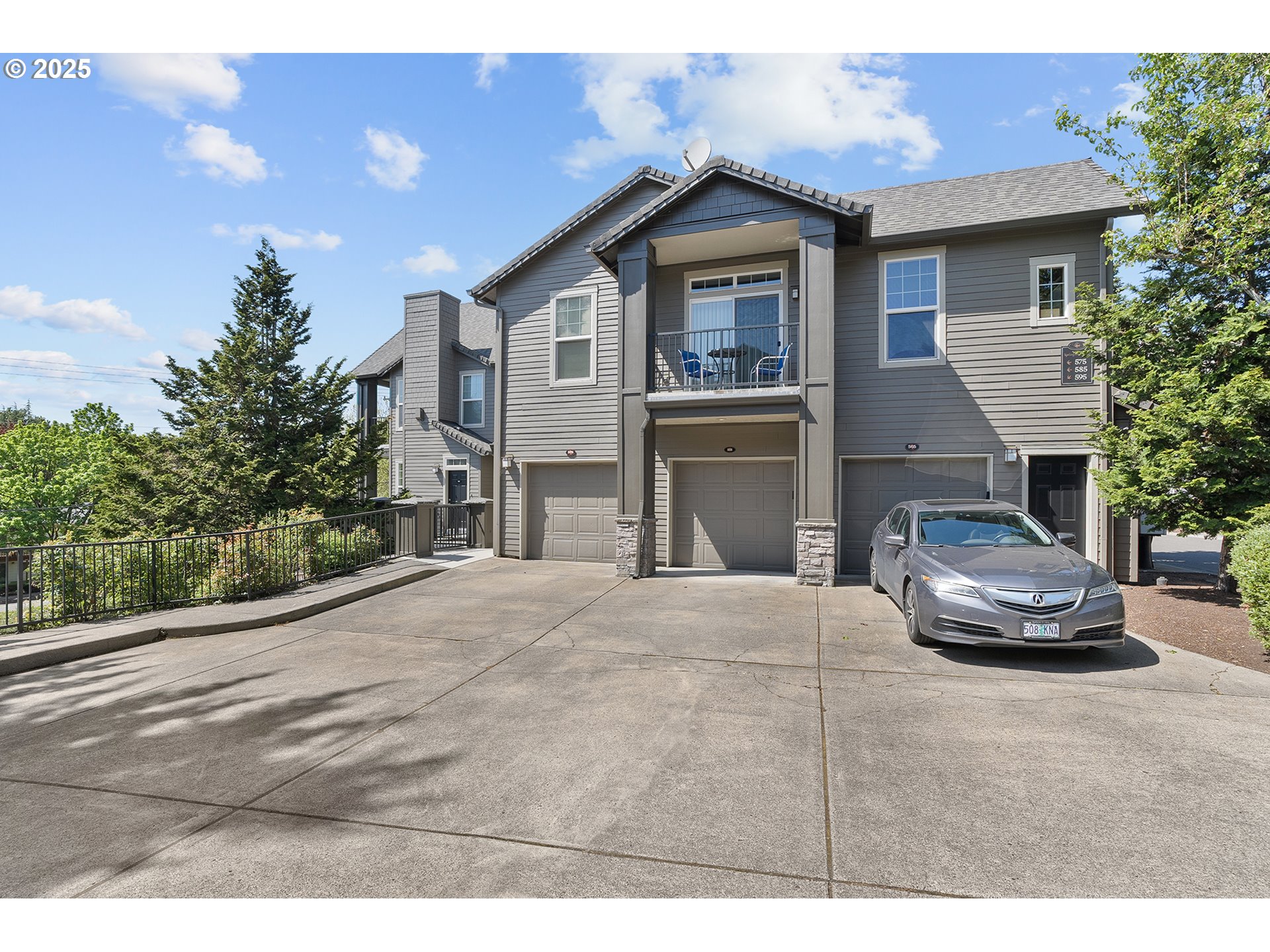 595 SPRINGTREE LN