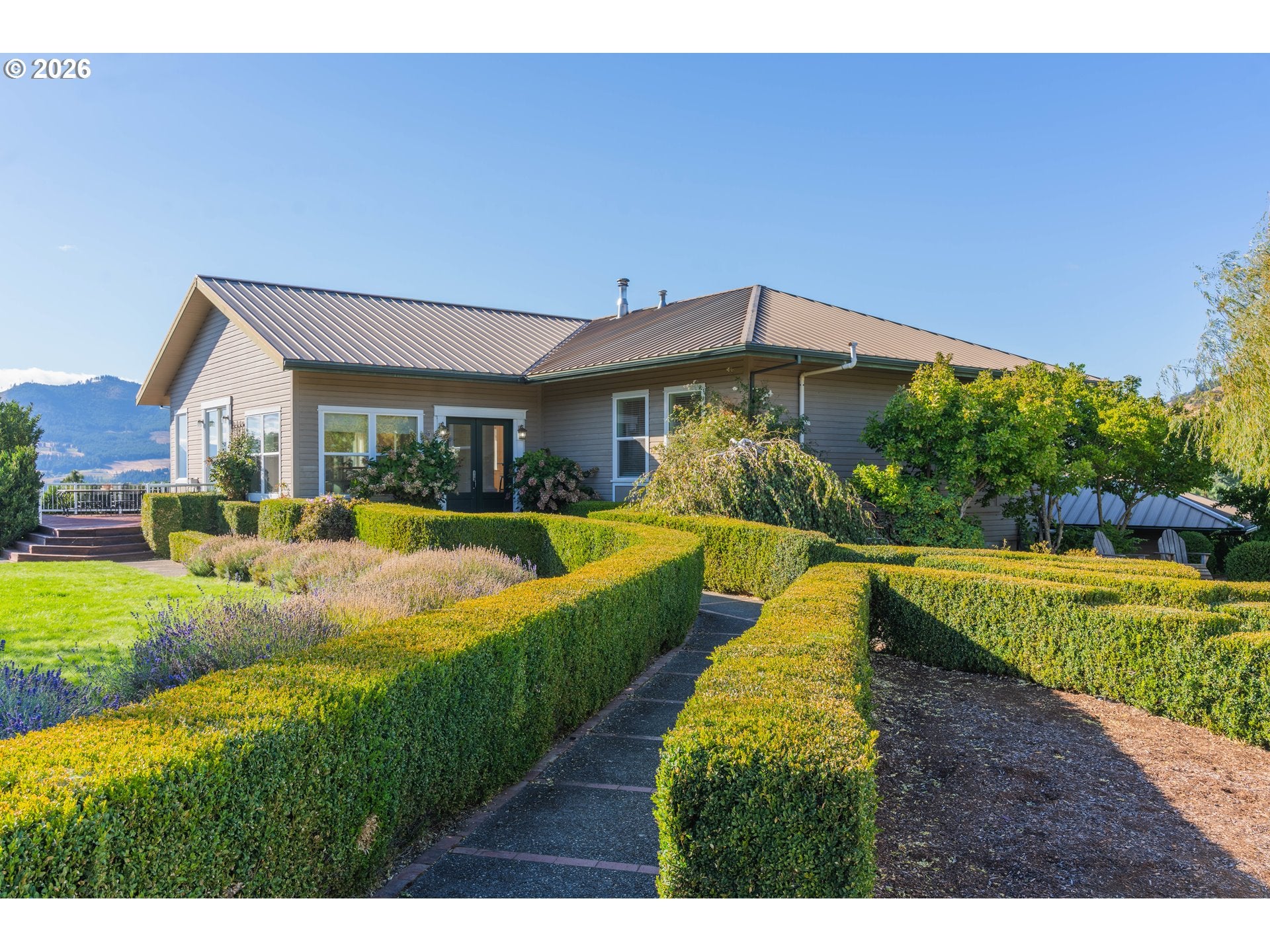 595 NW COUNTRY VIEW RD