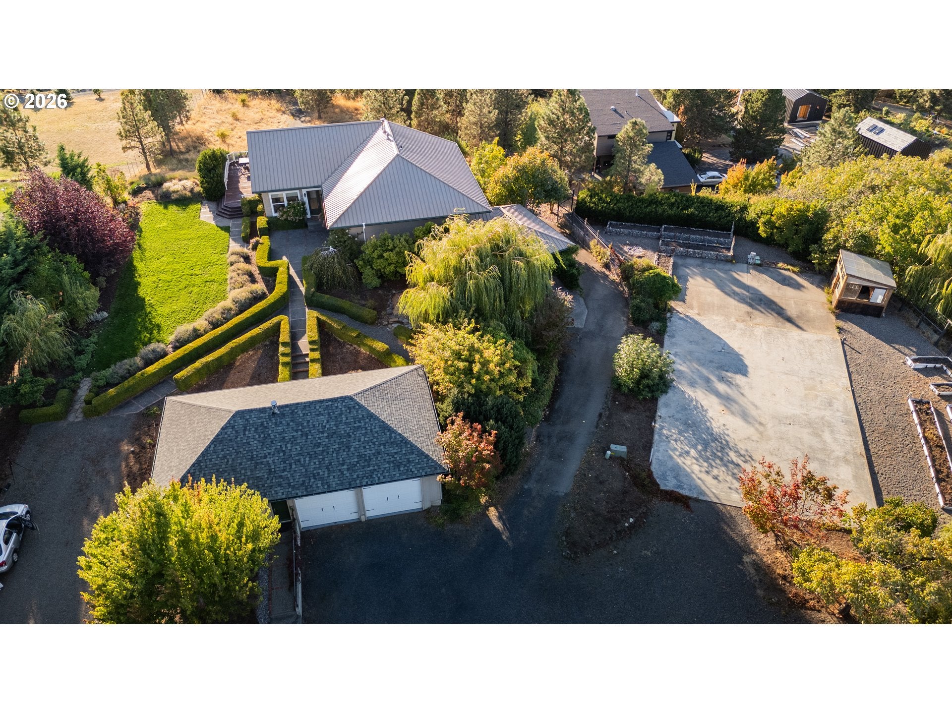 595 NW COUNTRY VIEW RD