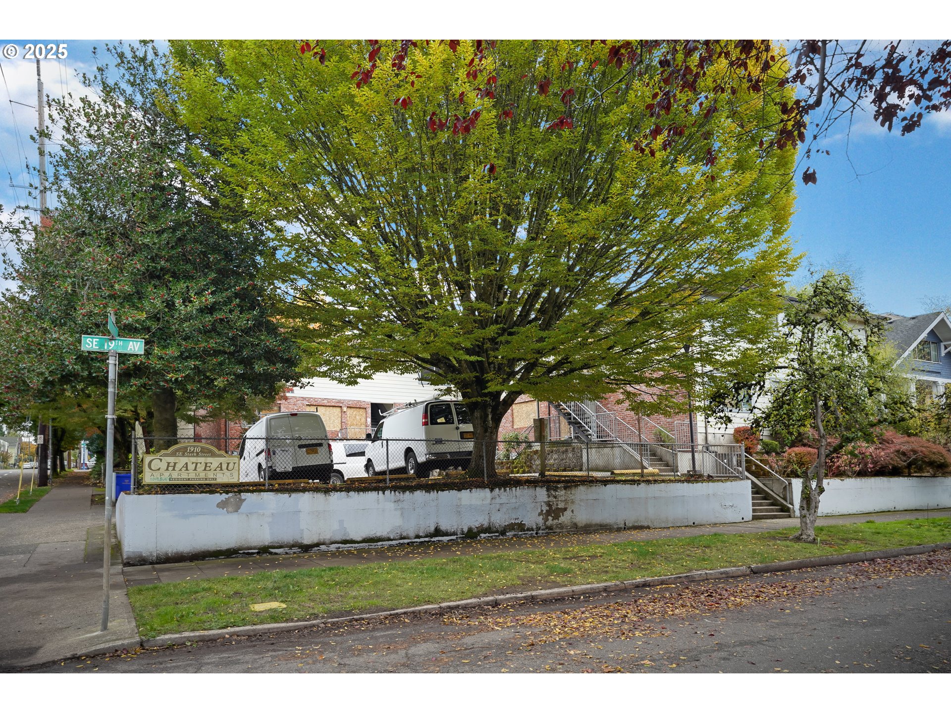 1910 SE STARK ST