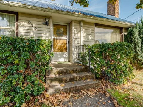 Photo of 629 NE 19th St, McMinnville, OR 97128 (MLS # 355939574)