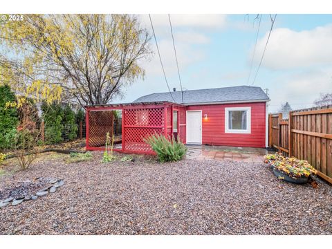 Photo of 1810 Liberty St NE, Salem, OR 97301 (MLS # 127017777)