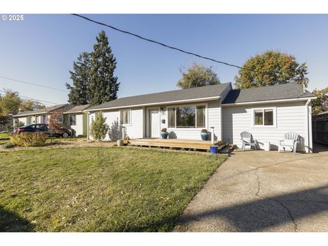 Photo of 1301 SW Melrose Ave, McMinnville, OR 97128 (MLS # 757422802)