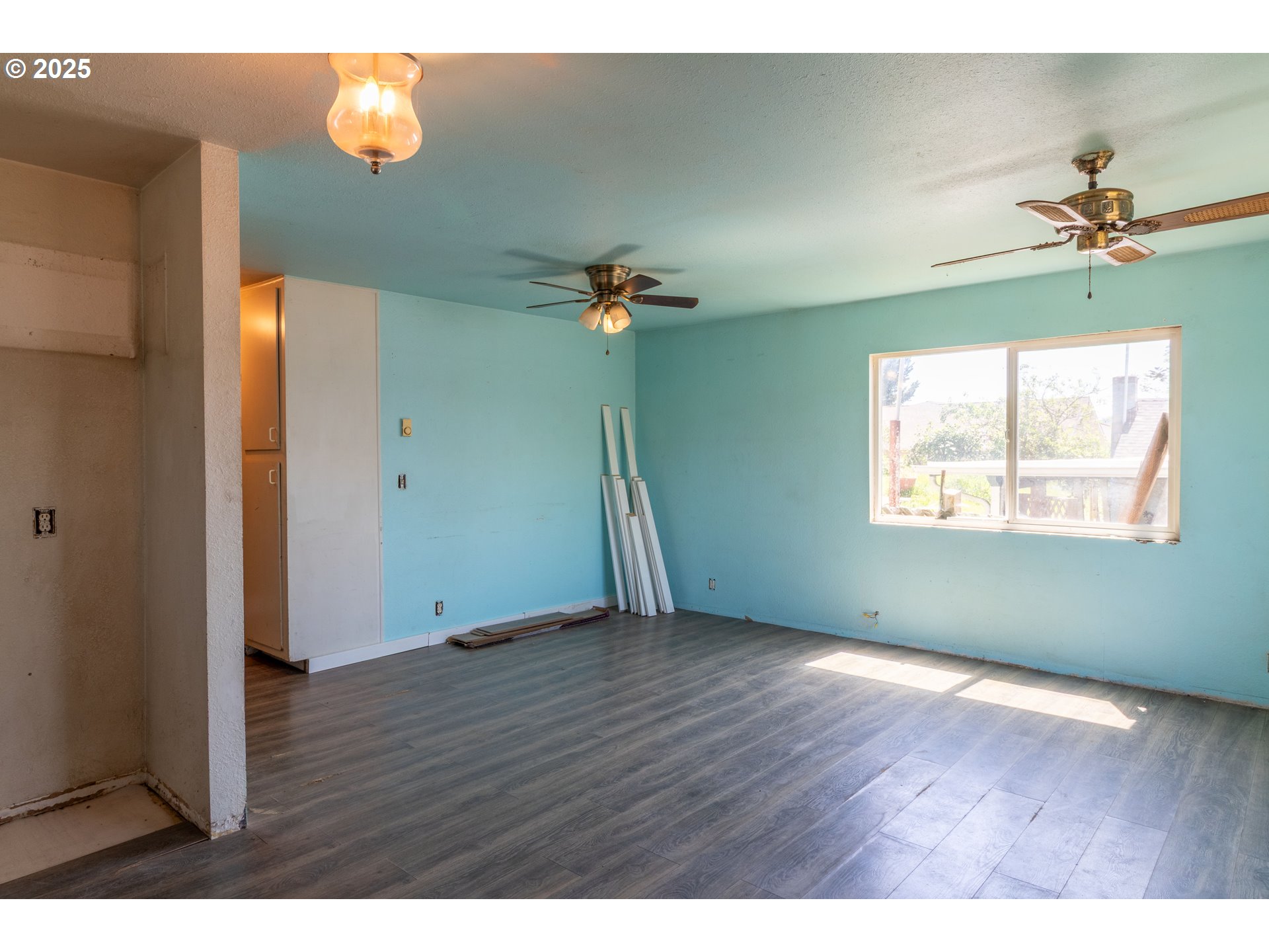 1619 NW MULHOLLAND DR
