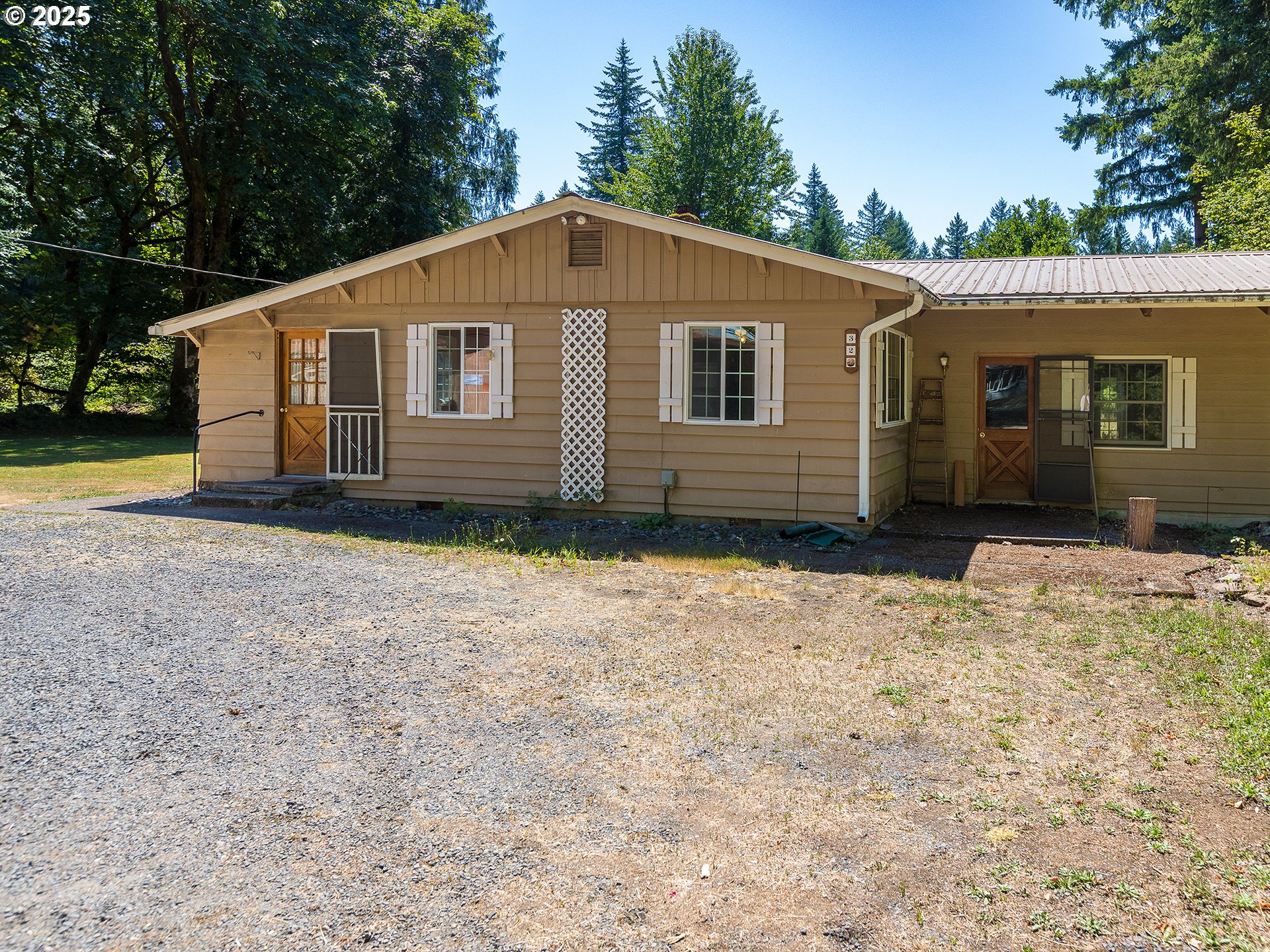 32 LAUREL LN