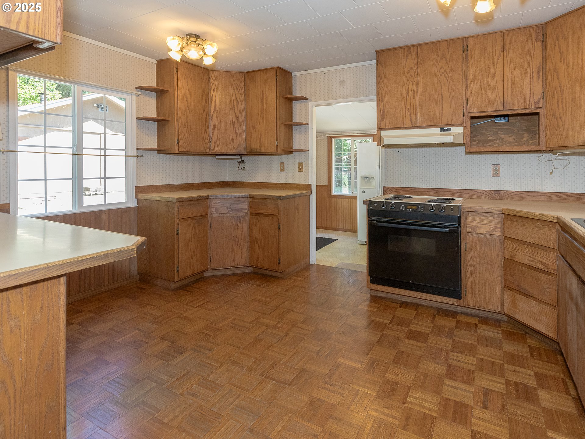 32 LAUREL LN