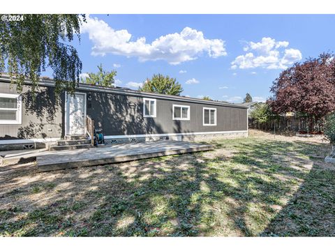 A home in Roseburg