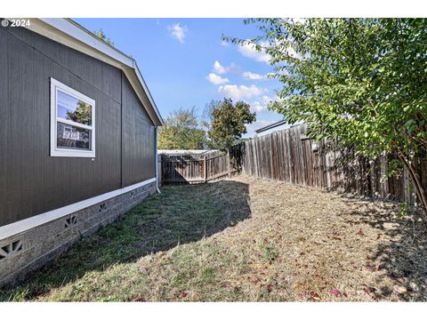 A home in Roseburg