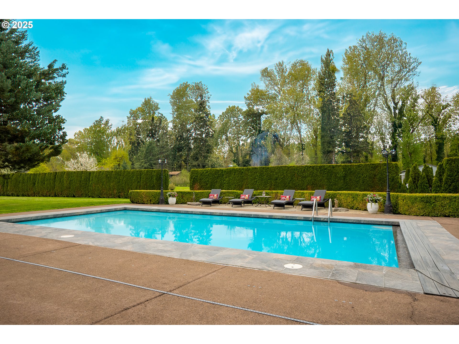 16955 S CLACKAMAS RIVER DR