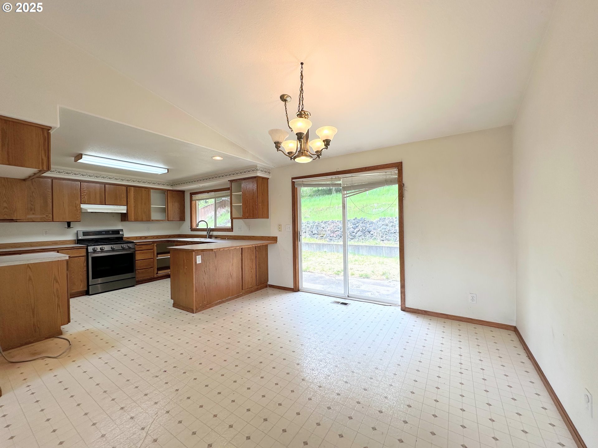 2500 NW LOMA VISTA DR