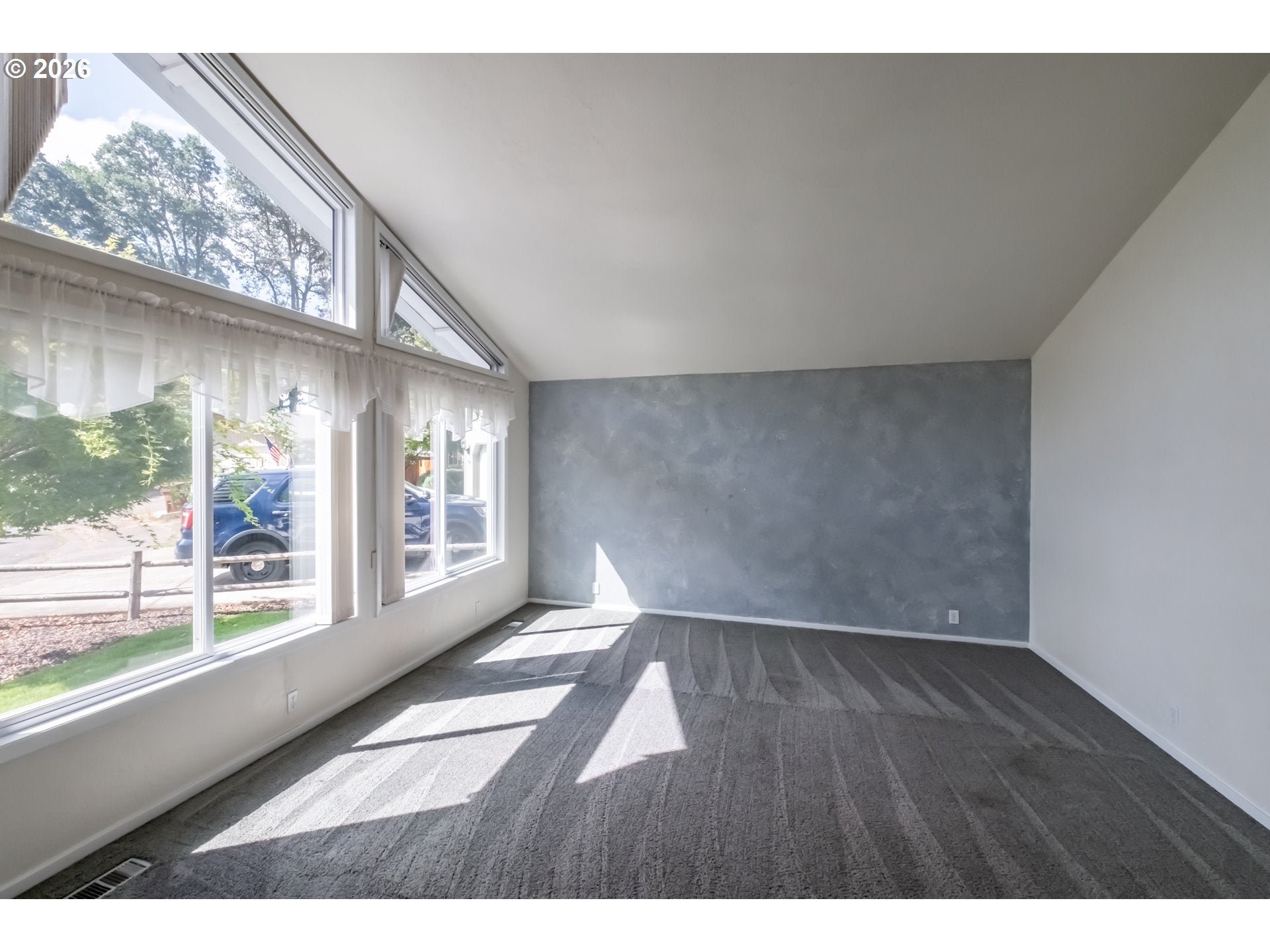 140 SUSAN PL