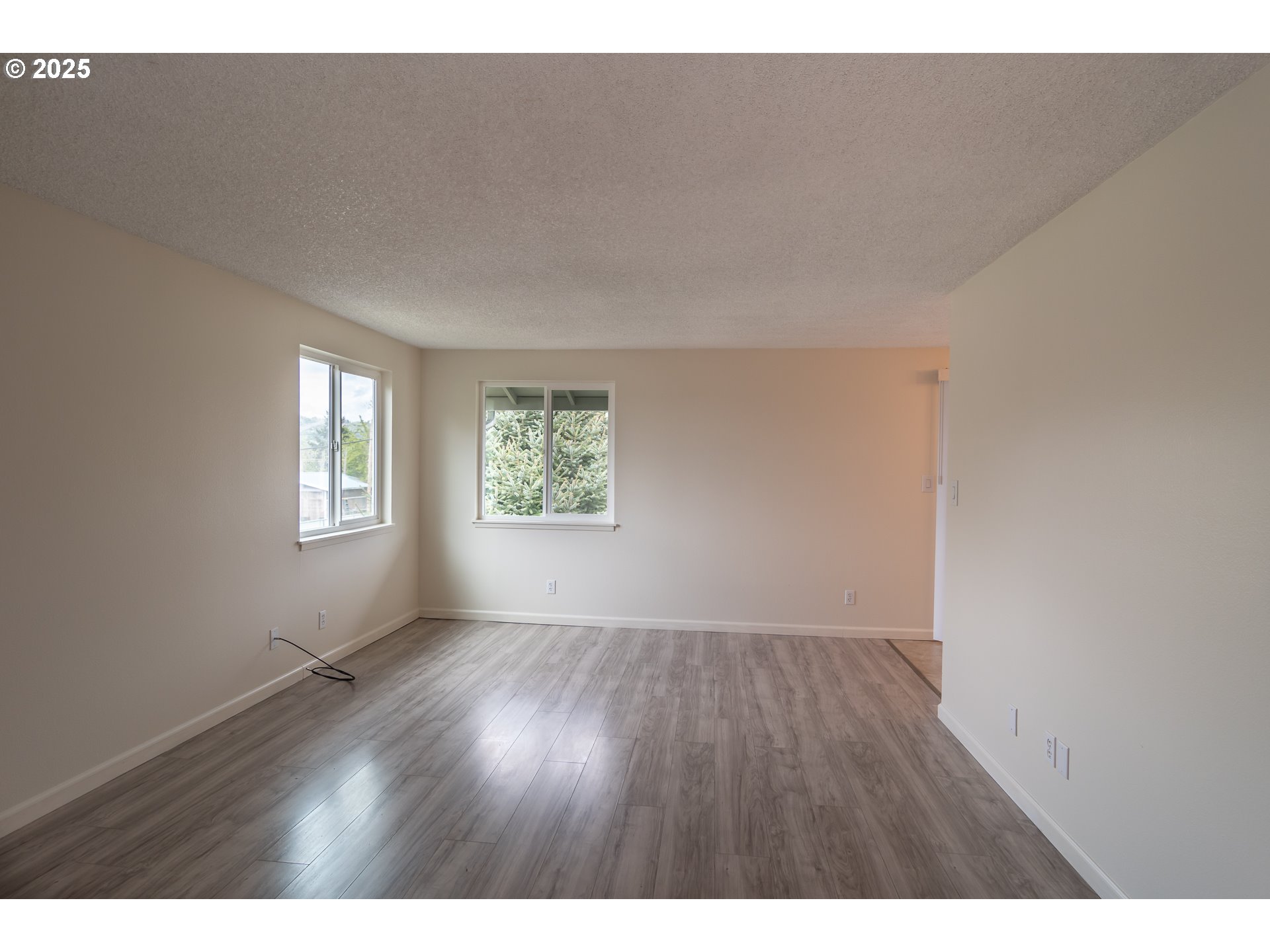 885 NE SUNSET ST 2