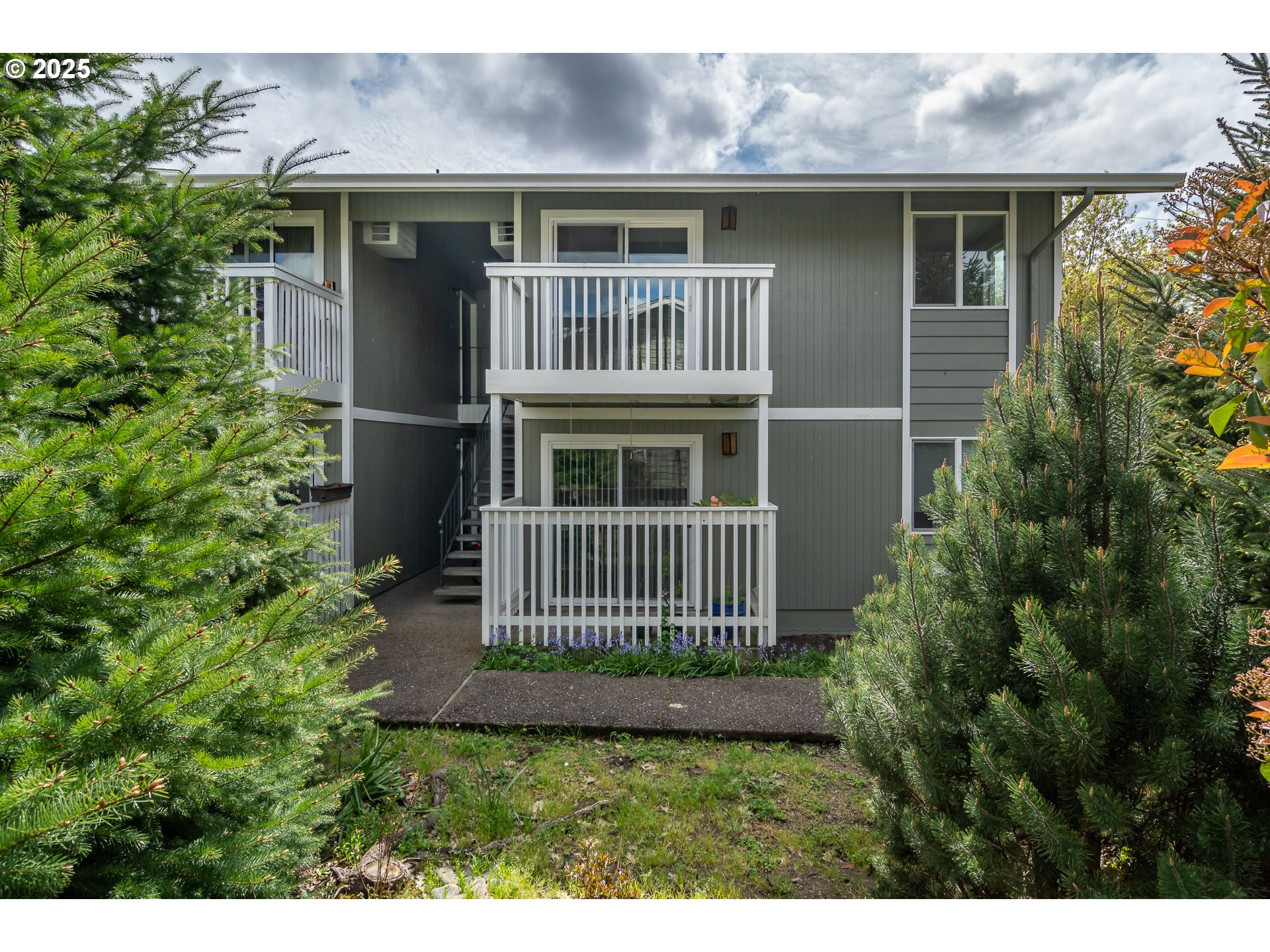 885 NE SUNSET ST 2