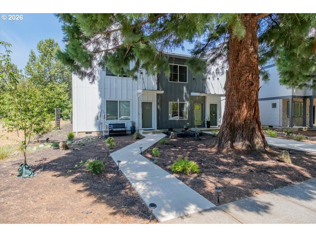 3751 VILLAGE CENTER DR SE