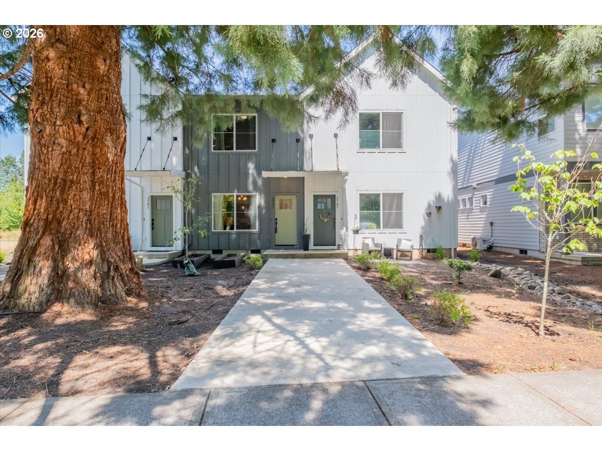 3751 VILLAGE CENTER DR SE