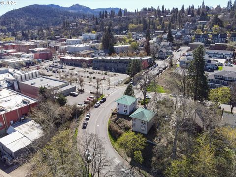 A home in Hood River