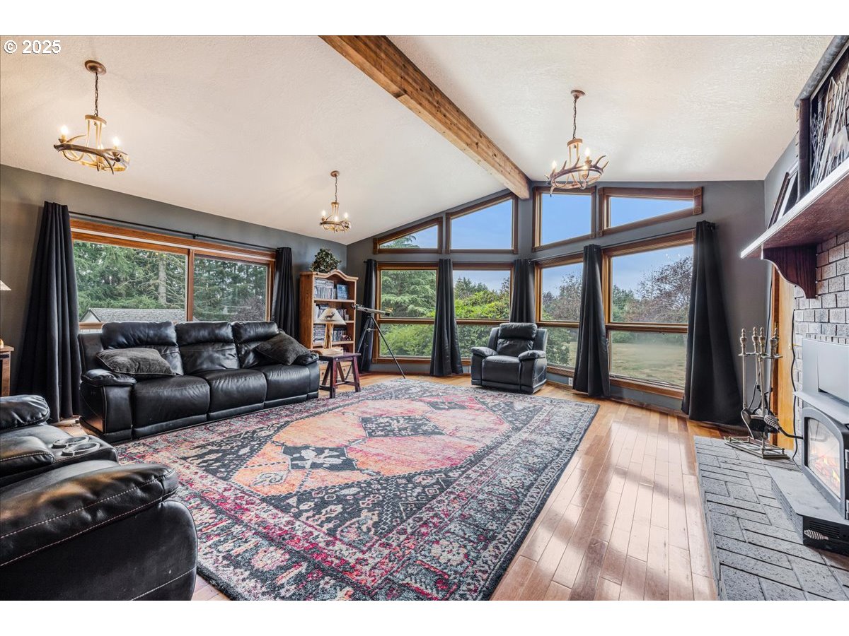 25776 S HIGHWAY 211