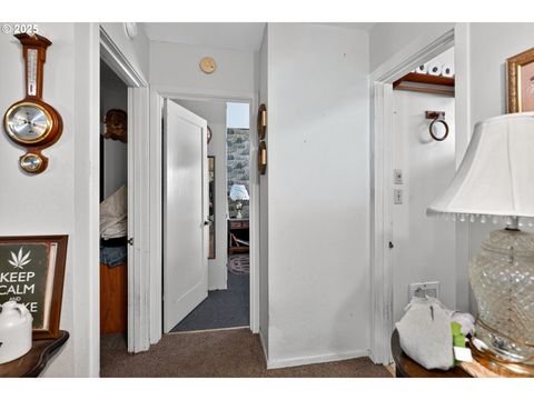 Tiny photo for 48386 Jasper Dr, Oakridge, OR 97463 (MLS # 170107794)