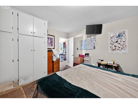 Tiny photo for 48386 Jasper Dr, Oakridge, OR 97463 (MLS # 170107794)