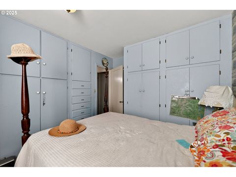 Tiny photo for 48386 Jasper Dr, Oakridge, OR 97463 (MLS # 170107794)