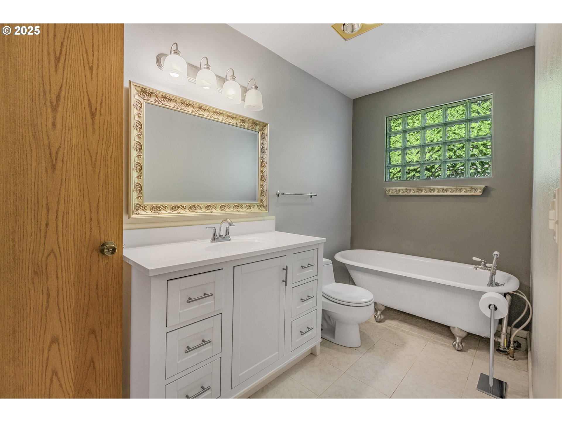 Cottage Grove, Oregon 97424, United States, 3 Bedrooms Bedrooms, ,3 BathroomsBathrooms,Residential,Active,151897