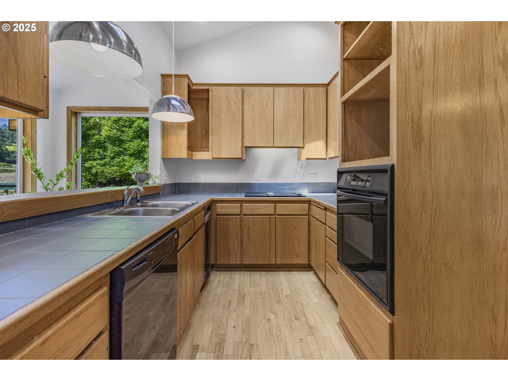 Cottage Grove, Oregon 97424, United States, 3 Bedrooms Bedrooms, ,3 BathroomsBathrooms,Residential,Active,151897