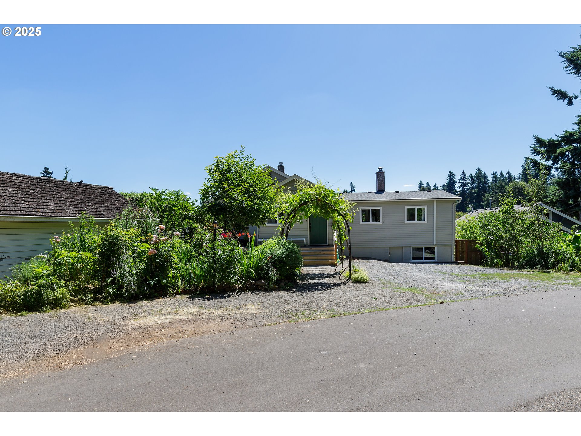214 TERRACE AVE