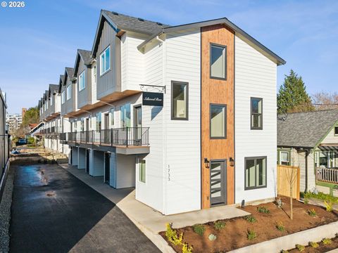 1731 SE CLATSOP ST Portland OR 97202