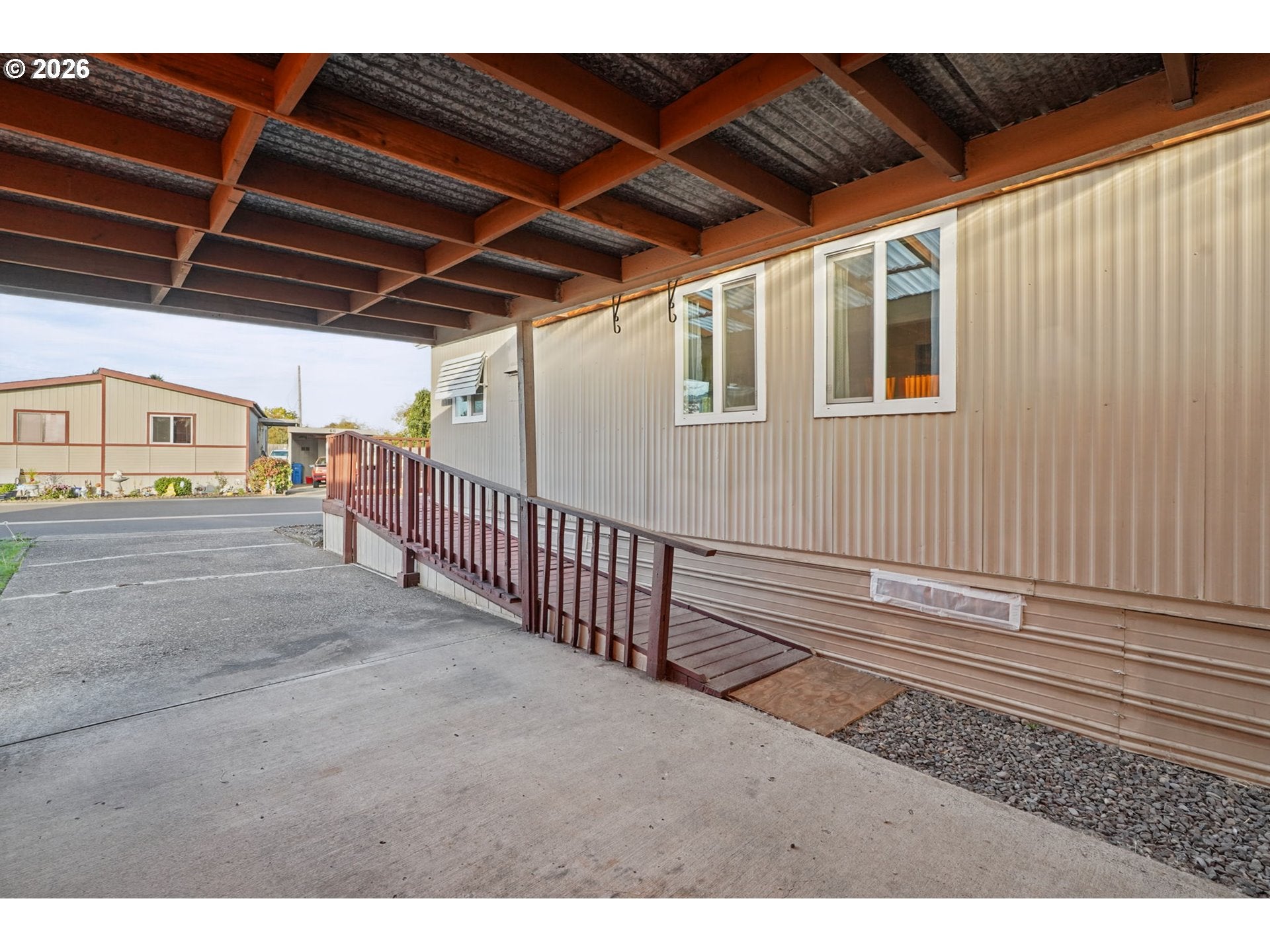 501 DIVISION AVE 64