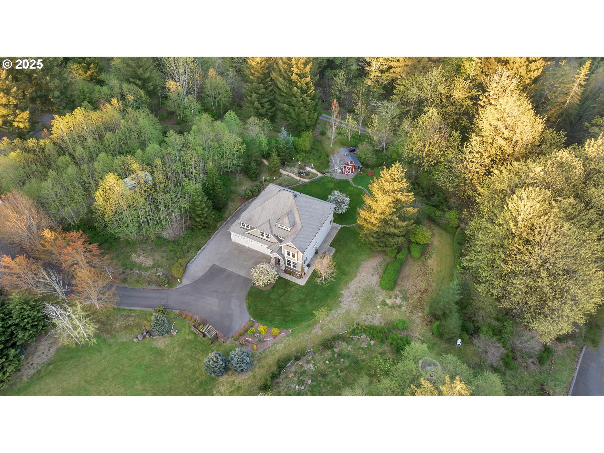 11 THOMPSON DR