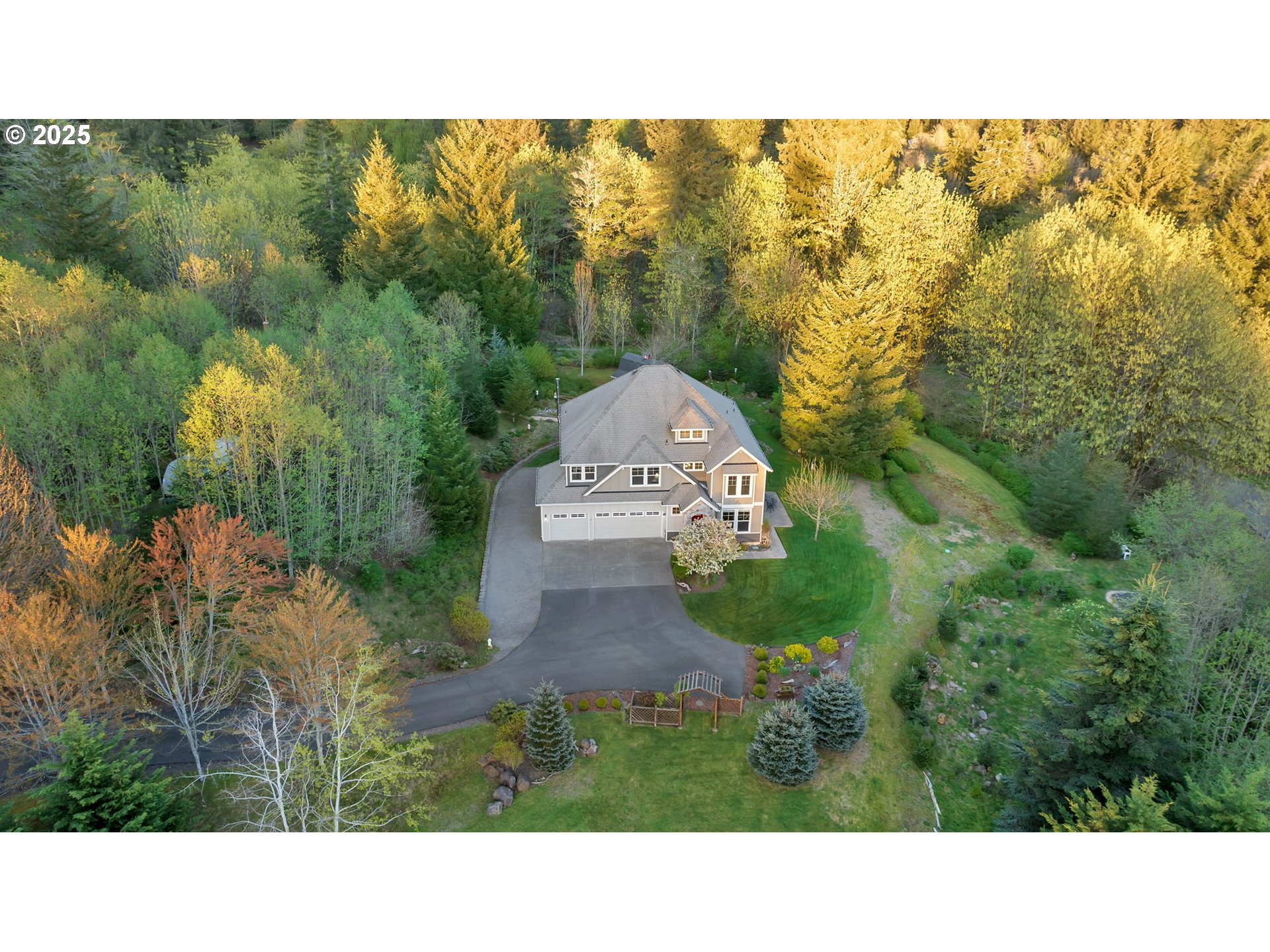 11 THOMPSON DR