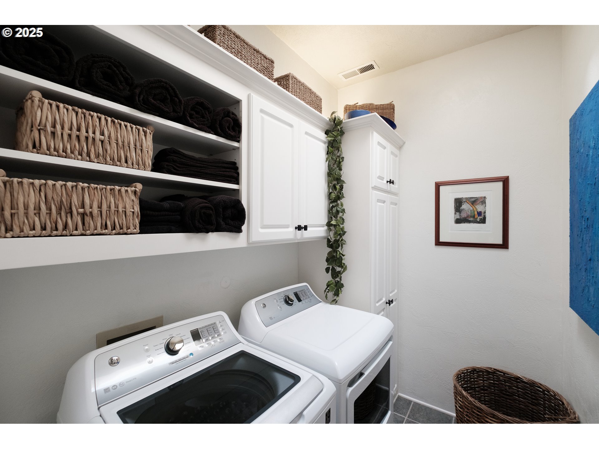 Salem, Oregon 97306, United States, 3 Bedrooms Bedrooms, ,2 BathroomsBathrooms,Residential,Active,120226